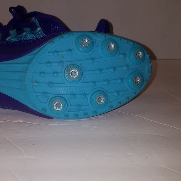 Nike Woman's Cleats - Picture 8 of 8